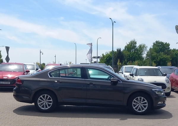 Volkswagen Passat cena 69900 przebieg: 135298, rok produkcji 2016 z Koniecpol małe 497